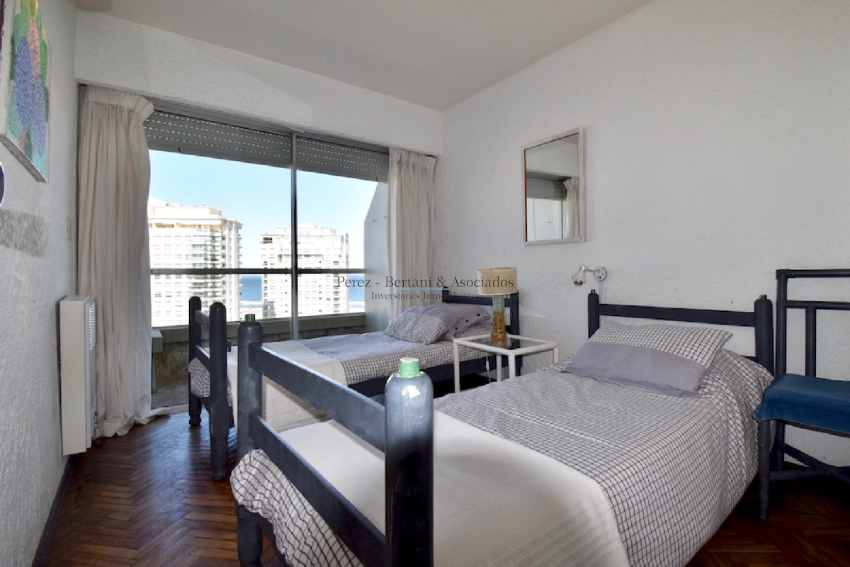 Apartamento ID.220 - Malecon Punta del Este - 3 dorm. Playa Mansa - Primera Fila