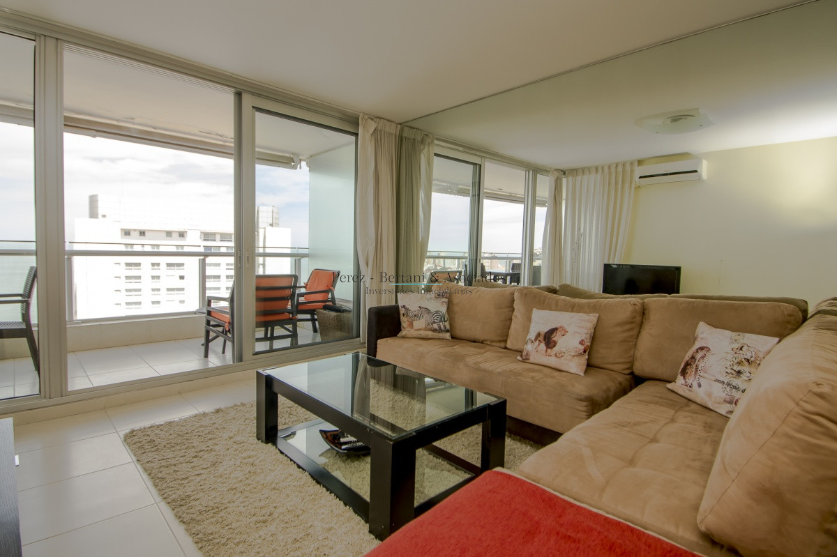 Apartamento ID.627 - Apartamento Season Tower Playa Mansa - 2 dormitorios - Jacuzzi mirando al Mar