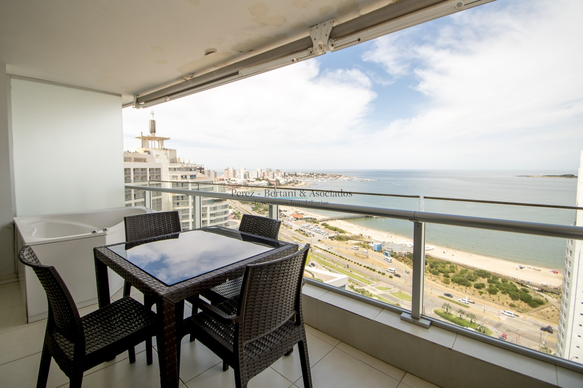 Apartamento ID.627 - Apartamento Season Tower Playa Mansa - 2 dormitorios - Jacuzzi mirando al Mar