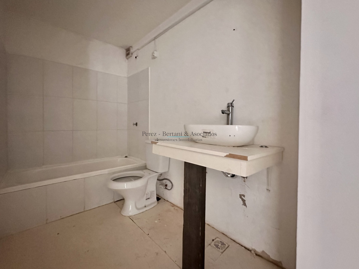 Apartamento ID.893 - Apartamento de tres dormitorios con Parrillero propio en venta, Playa Brava, Punta del Este.