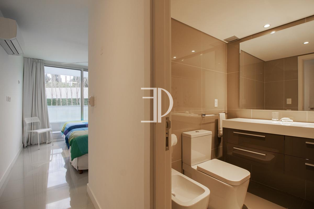 Apartamento ID.217 - Apartamento moderno de dos dormitorios en venta sobre playa Mansa, Pinares.