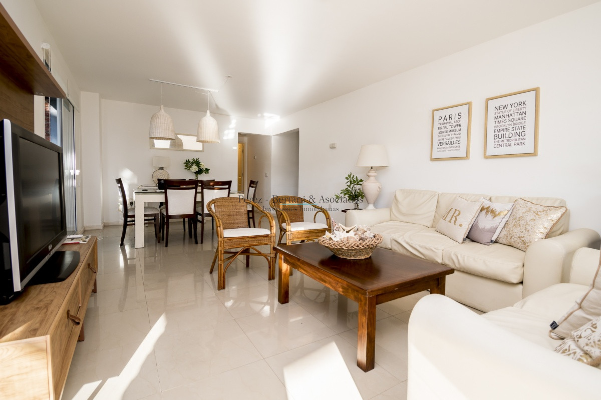 Apartamento ID.820 - Amplio y luminoso apartamento de 2 dormitorios en Aidy Grill Venta y Alquiler