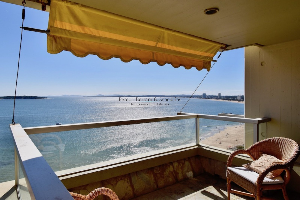 Apartamento ID.220 - Malecon Punta del Este - 3 dorm. Playa Mansa - Primera Fila