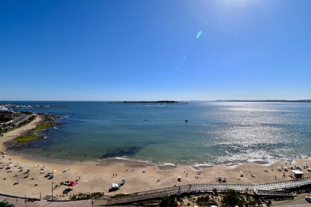 Apartamento ID.220 - Malecon Punta del Este - 3 dorm. Playa Mansa - Primera Fila