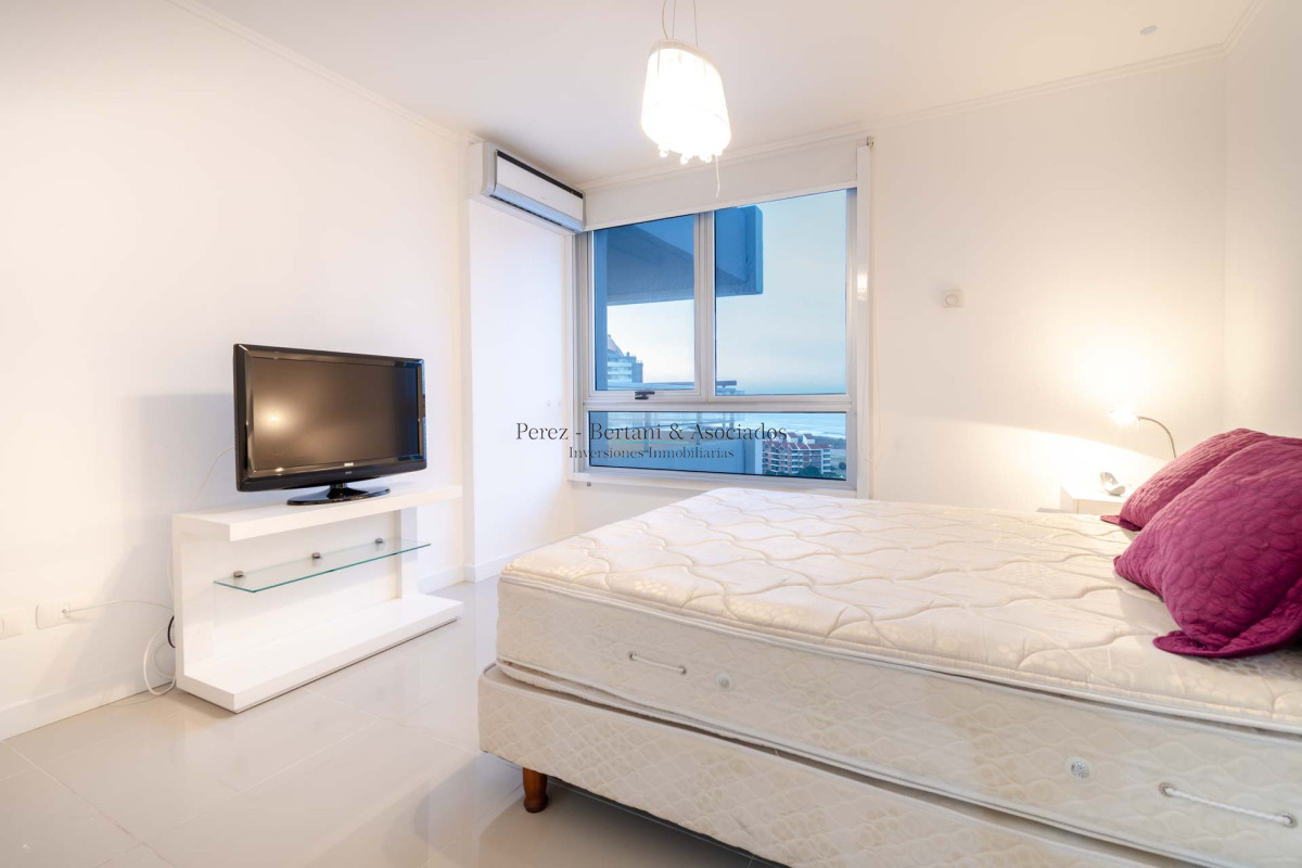 Apartamento ID.894 - Apartamento de Dos Dormitorios con Vista al Mar 