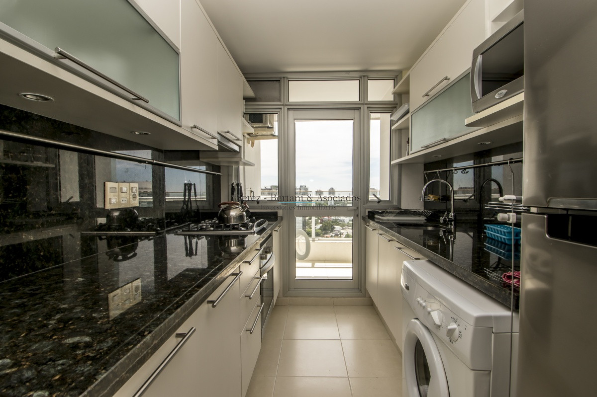 Apartamento ID.627 - Apartamento Season Tower Playa Mansa - 2 dormitorios - Jacuzzi mirando al Mar