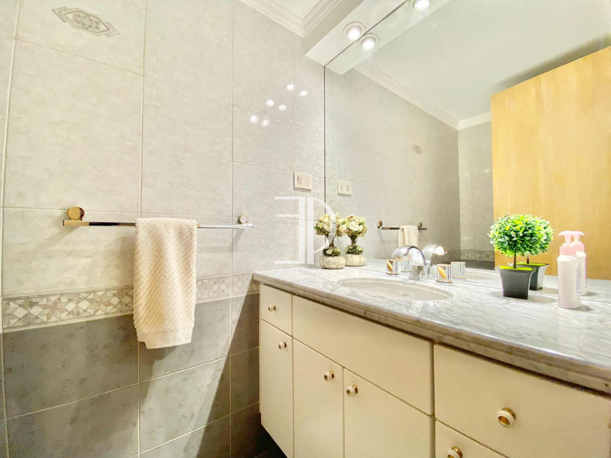 Apartamento ID.1044 - Apartamento de Tres dormitorios con Vista al Mar en Venta en Playa Brava