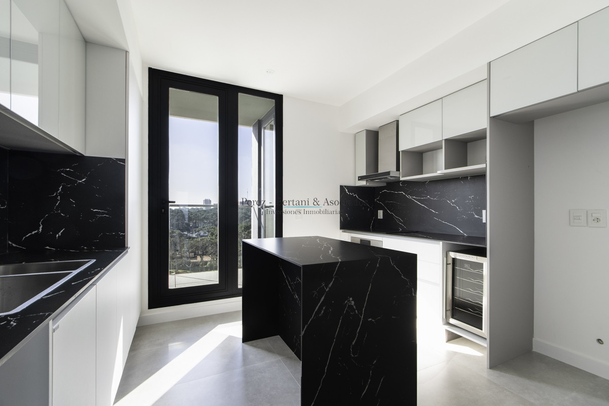 Apartamento ID.79 - Venetian Central Punta del Este En venta Dos Suites en Venta