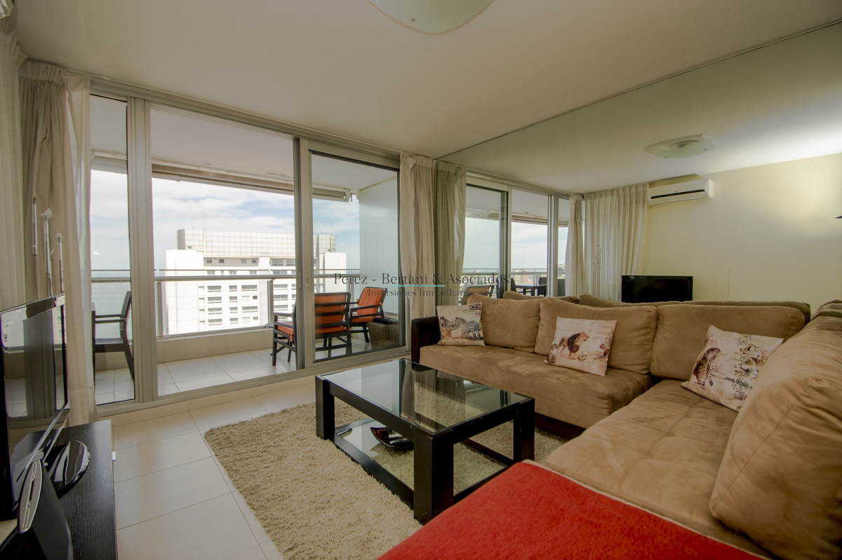 Apartamento ID.627 - Apartamento Season Tower Playa Mansa - 2 dormitorios - Jacuzzi mirando al Mar