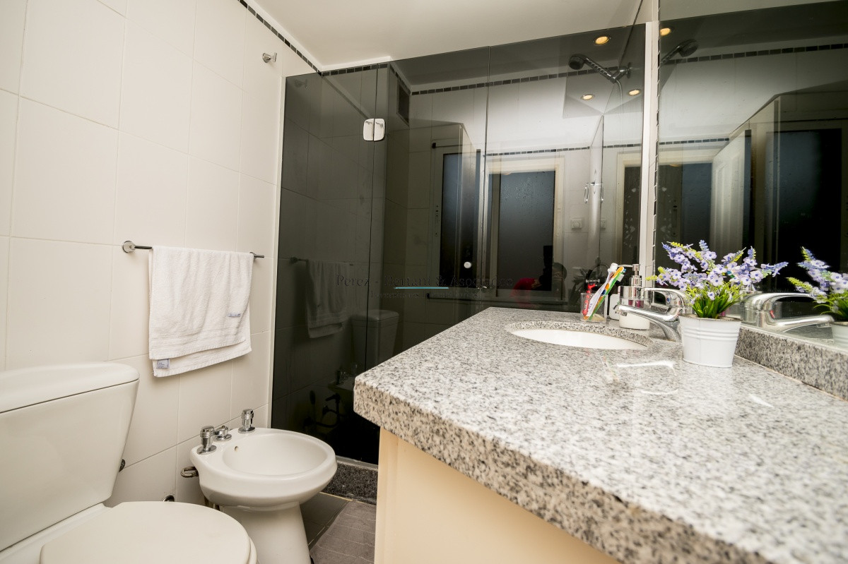 Apartamento ID.820 - Amplio y luminoso apartamento de 2 dormitorios en Aidy Grill Venta y Alquiler