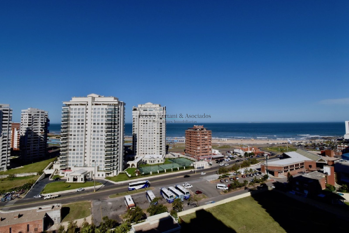 Apartamento ID.220 - Malecon Punta del Este - 3 dorm. Playa Mansa - Primera Fila