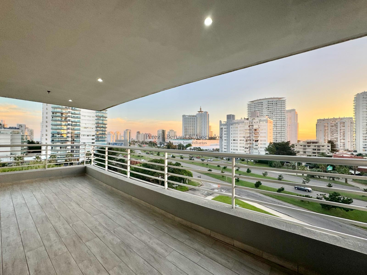 Apartamento ID.215 - Alexander Boulevard de tres dormitorios en Venta