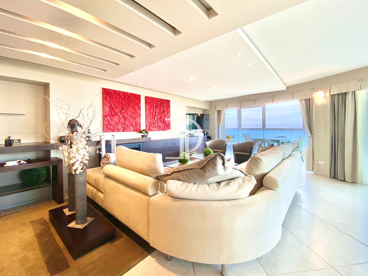 Apartamento ID.1044 - Apartamento de Tres dormitorios con Vista al Mar en Venta en Playa Brava