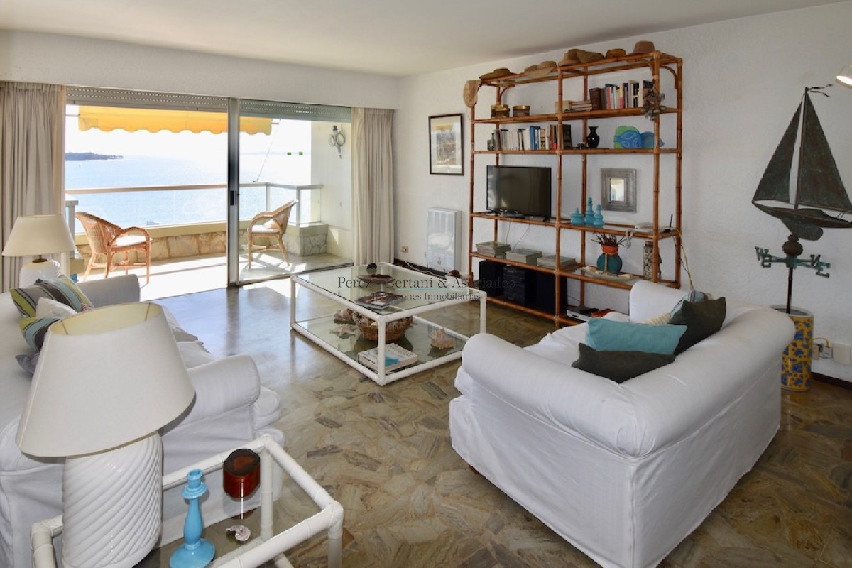 Apartamento ID.220 - Malecon Punta del Este - 3 dorm. Playa Mansa - Primera Fila