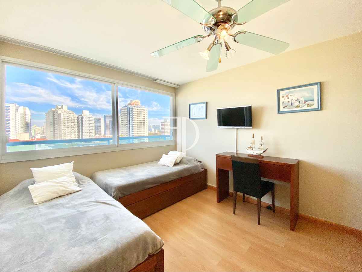 Apartamento ID.1044 - Apartamento de Tres dormitorios con Vista al Mar en Venta en Playa Brava