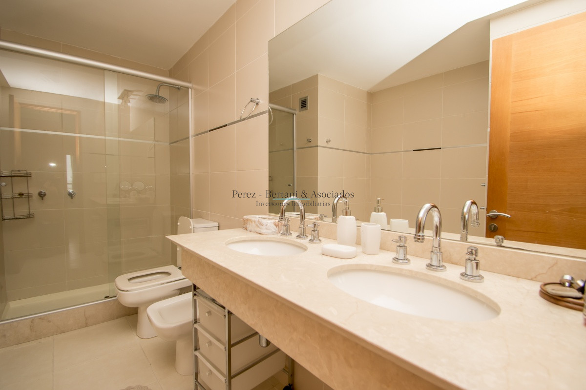 Apartamento ID.627 - Apartamento Season Tower Playa Mansa - 2 dormitorios - Jacuzzi mirando al Mar