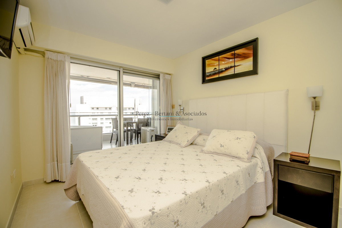 Apartamento ID.627 - Apartamento Season Tower Playa Mansa - 2 dormitorios - Jacuzzi mirando al Mar