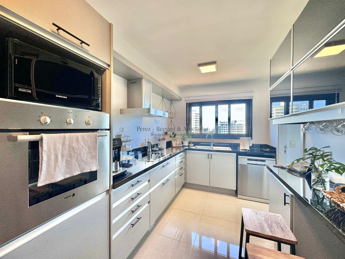 Apartamento ID.1042 - Apartamento en Torre One esquinero piso alto en venta