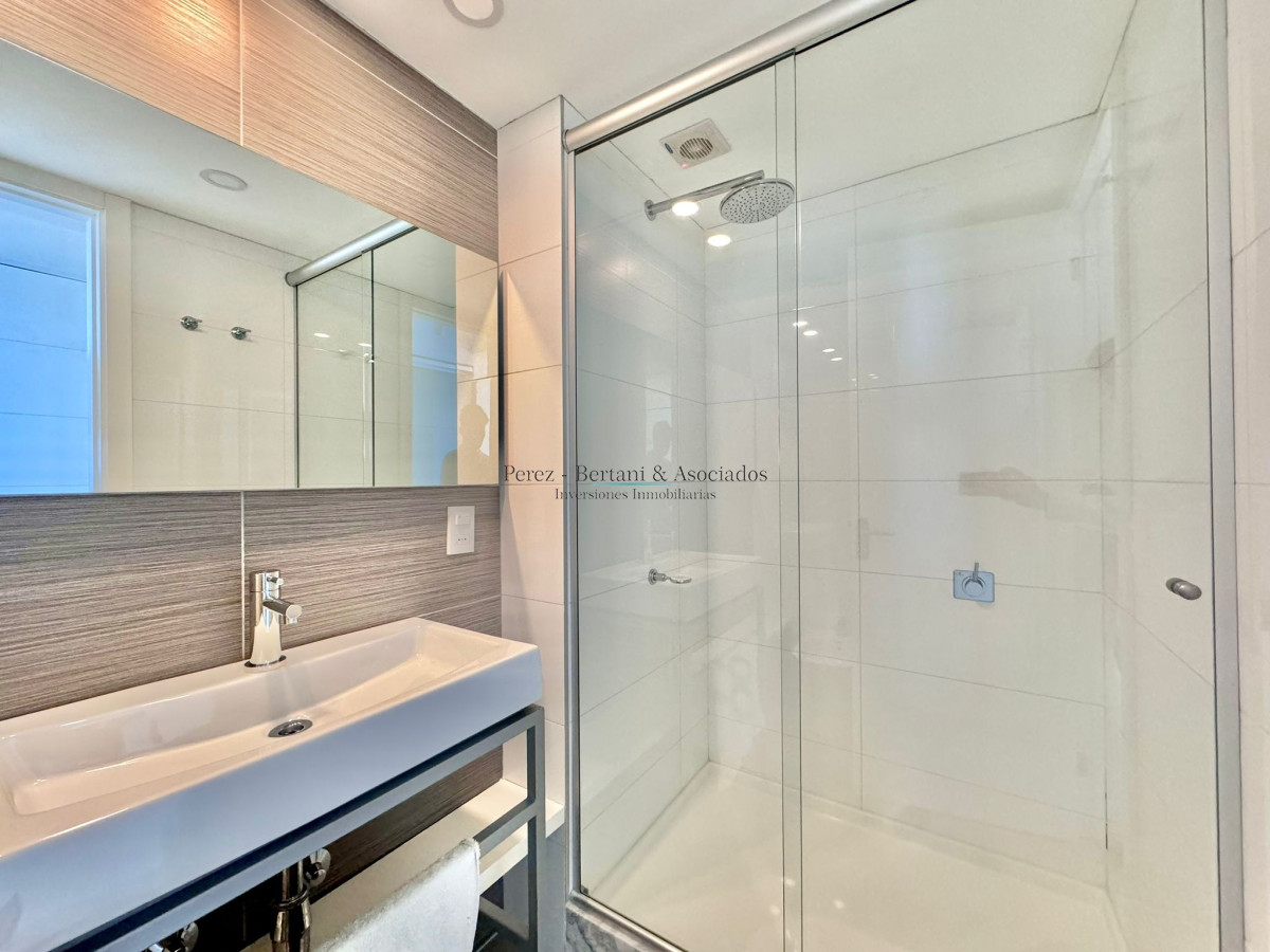 Apartamento ID.1042 - Apartamento en Torre One esquinero piso alto en venta