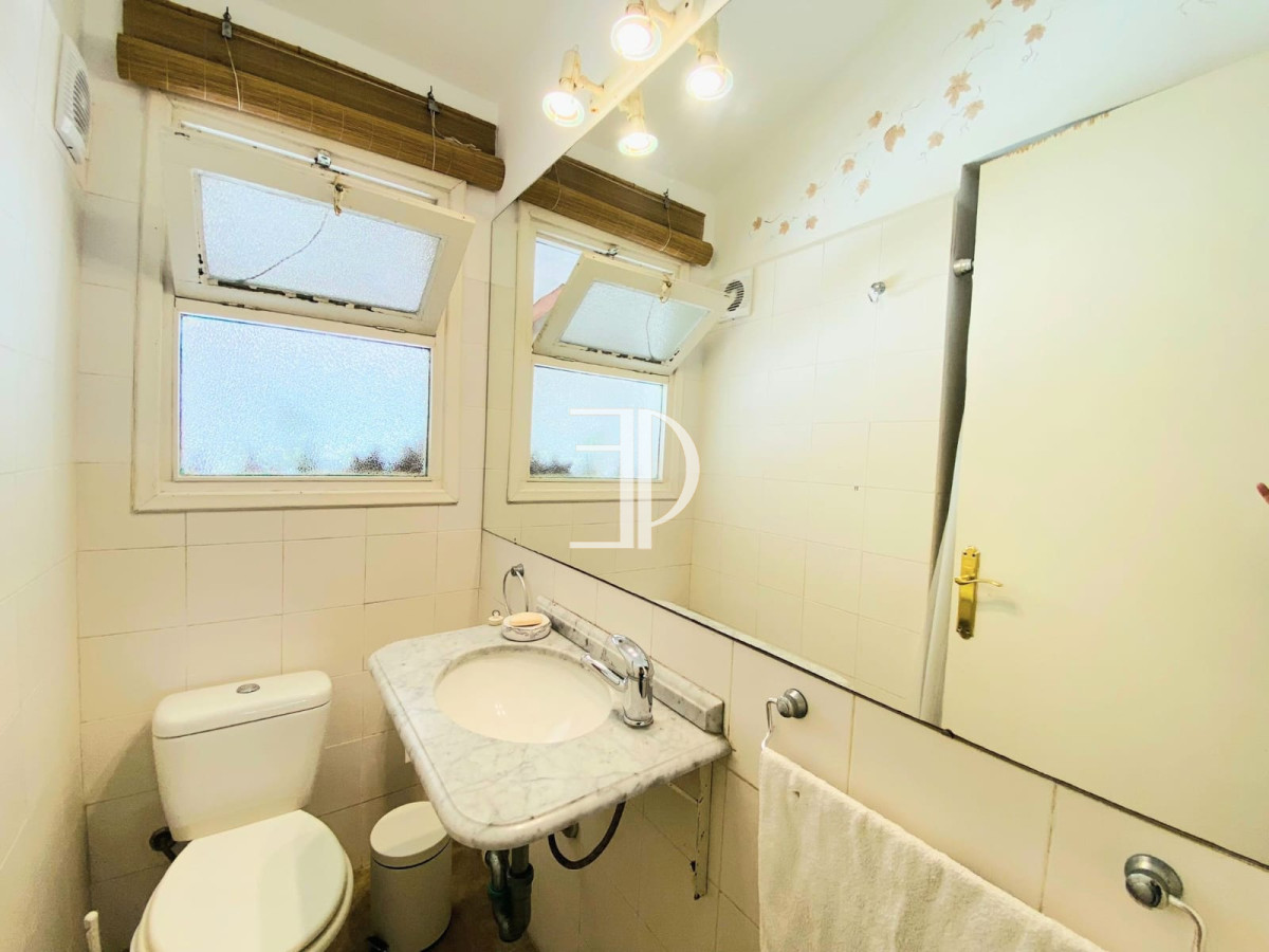 Casa ID.107 - Casa de cuatro dormitorios y piscina en Punta del Este en Venta.