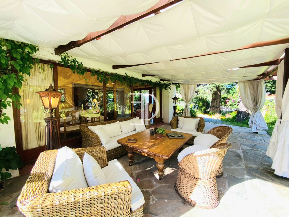 Casa ID.107 - Casa de cuatro dormitorios y piscina en Punta del Este en Venta.