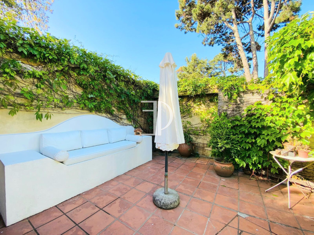 Casa ID.107 - Casa de cuatro dormitorios y piscina en Punta del Este en Venta.
