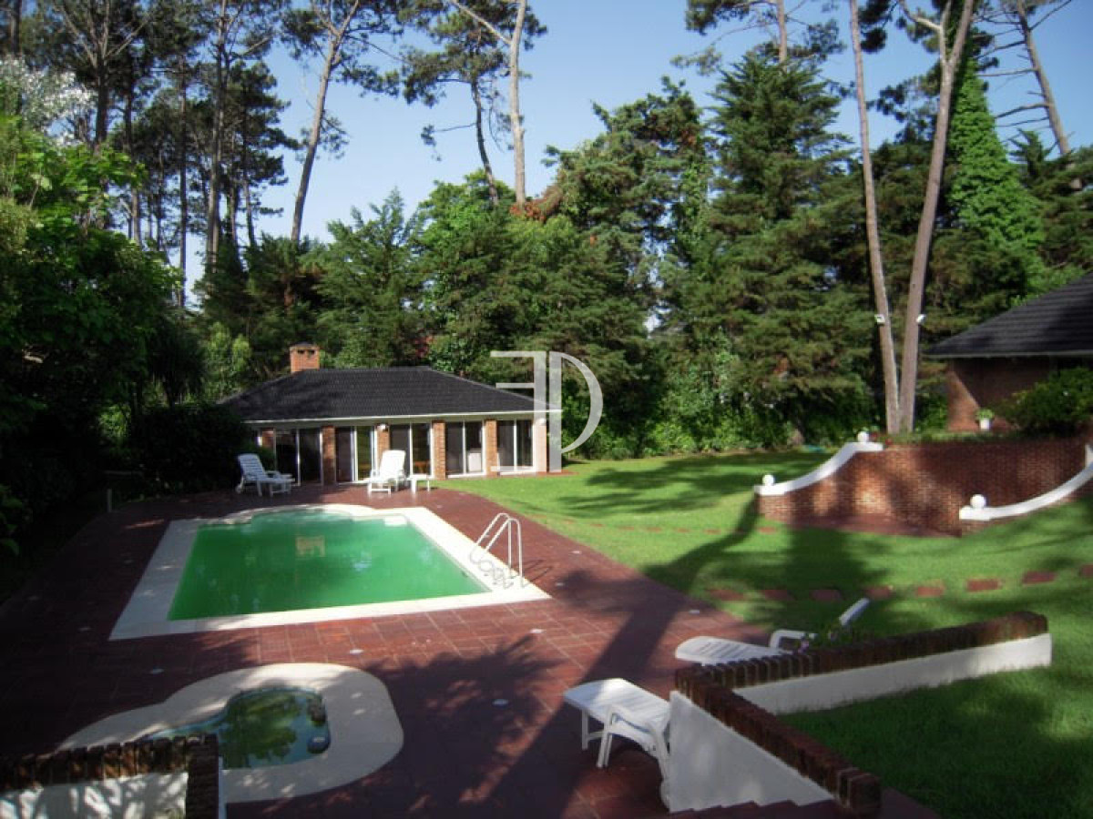 Casa ID.111 - Casa en Venta Cuatro Dormitorios en Cantegril, Punta Del Este 