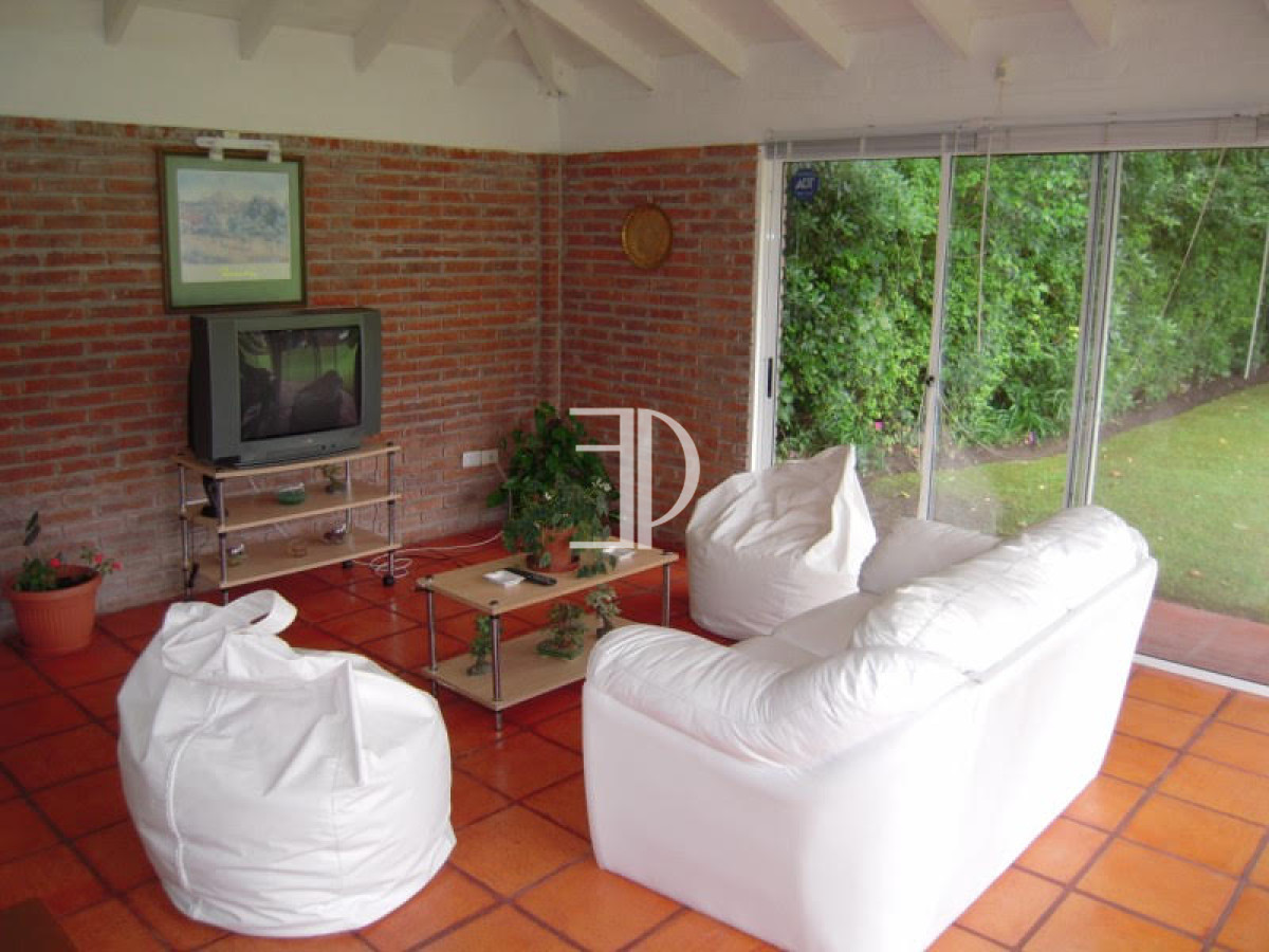 Casa ID.111 - Casa en Venta Cuatro Dormitorios en Cantegril, Punta Del Este 