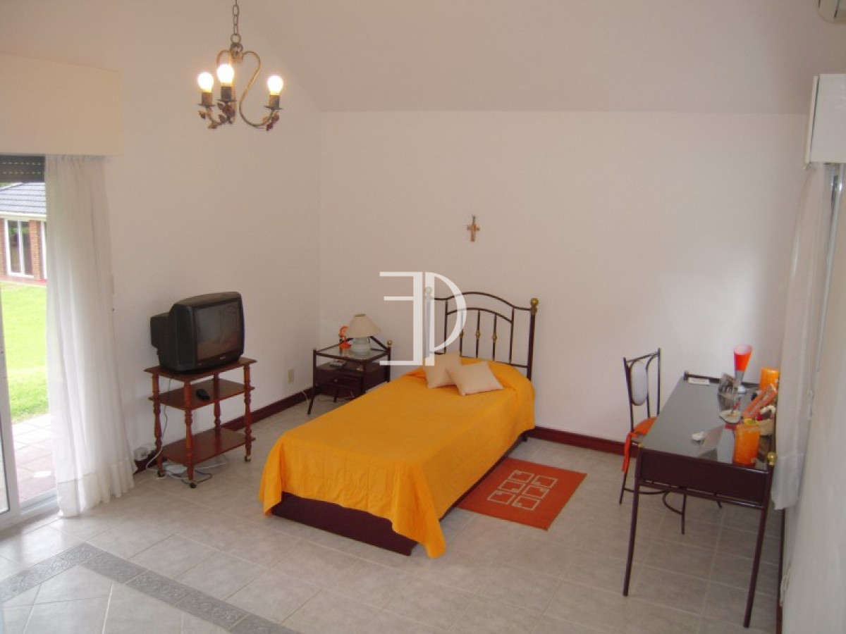 Casa ID.111 - Casa en Venta Cuatro Dormitorios en Cantegril, Punta Del Este 