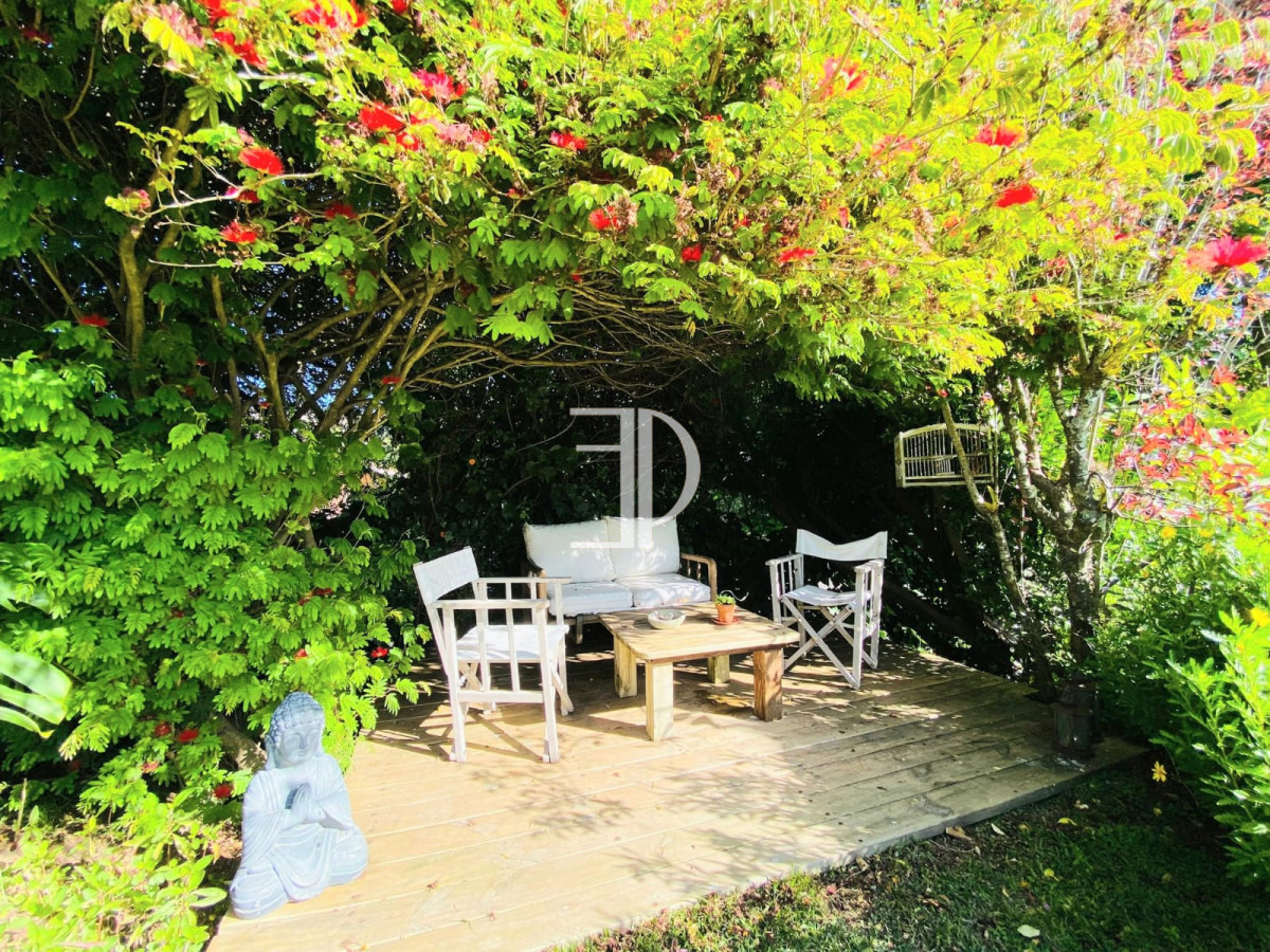 Casa ID.107 - Casa de cuatro dormitorios y piscina en Punta del Este en Venta.