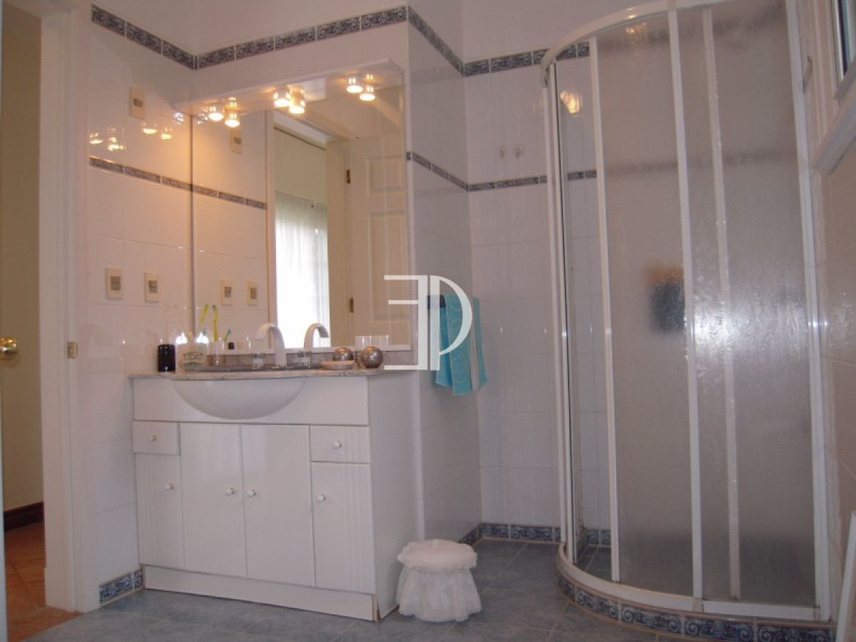 Casa ID.111 - Casa en Venta Cuatro Dormitorios en Cantegril, Punta Del Este 