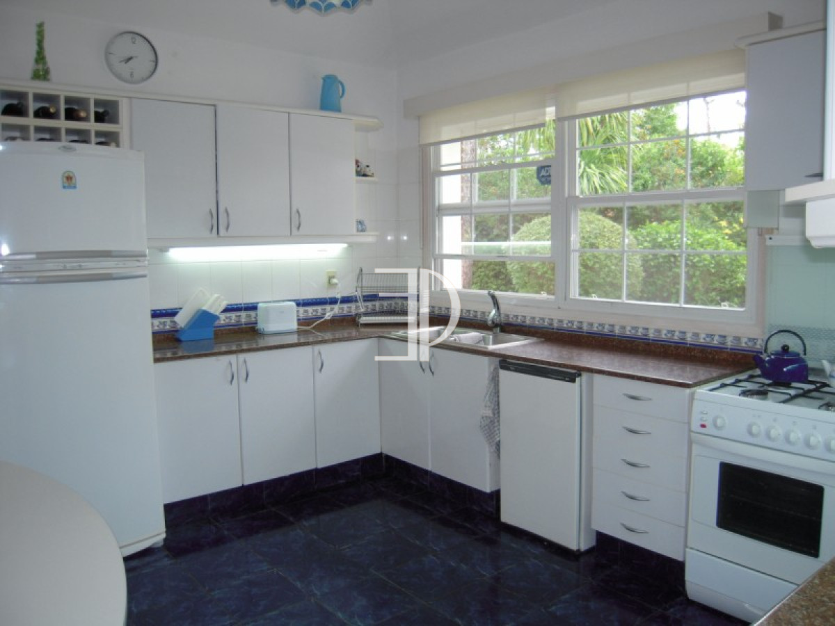 Casa ID.111 - Casa en Venta Cuatro Dormitorios en Cantegril, Punta Del Este 