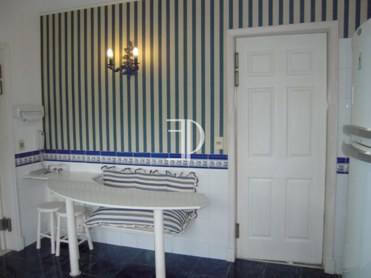 Casa ID.111 - Casa en Venta Cuatro Dormitorios en Cantegril, Punta Del Este 