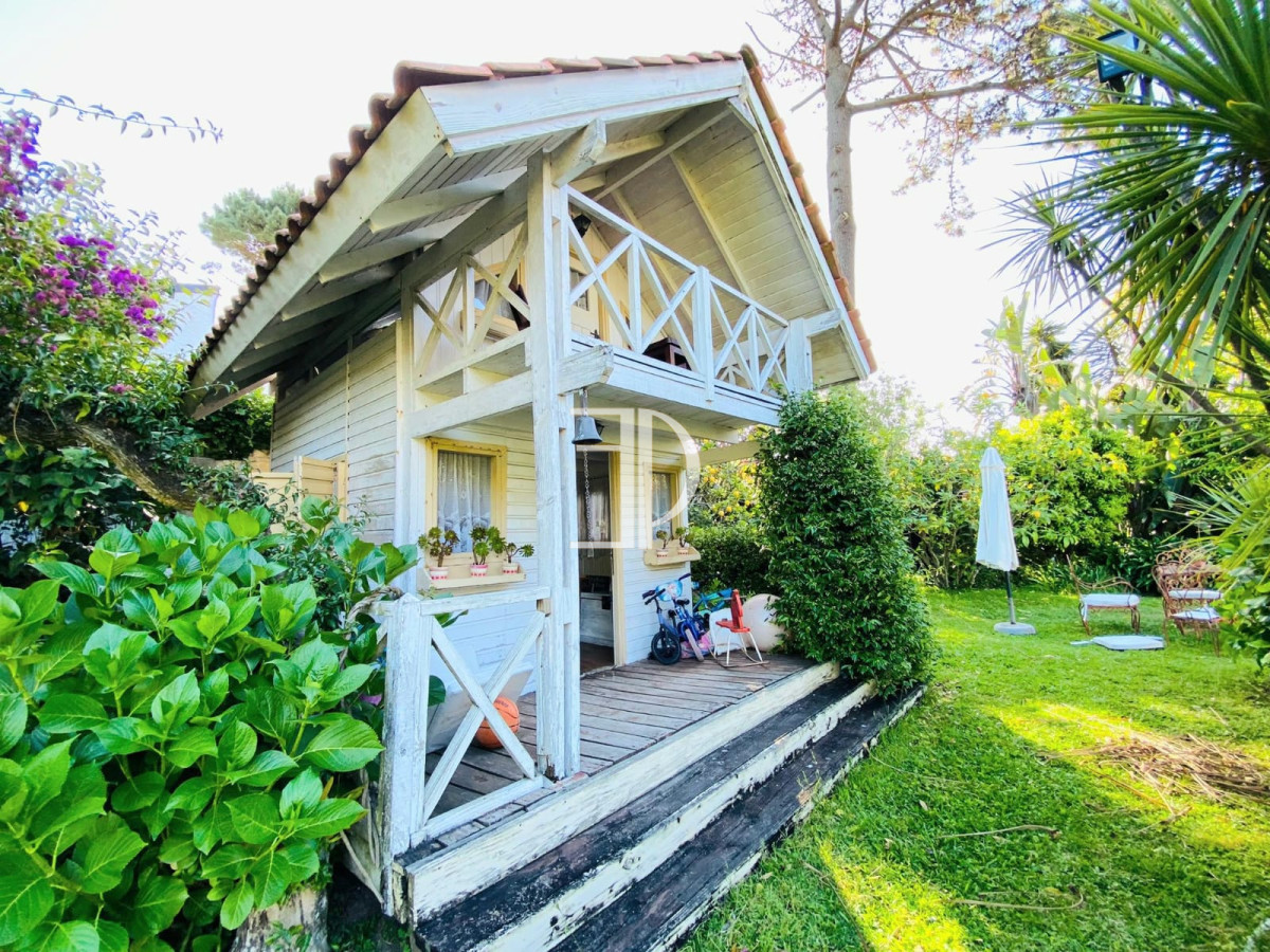 Casa ID.107 - Casa de cuatro dormitorios y piscina en Punta del Este en Venta.