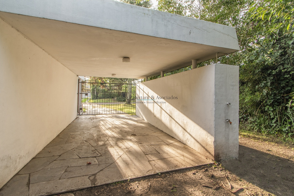 Casa ID.110 - Muy buena propiedad en Venta 5 dorm., 5 baños, Playa Mansa