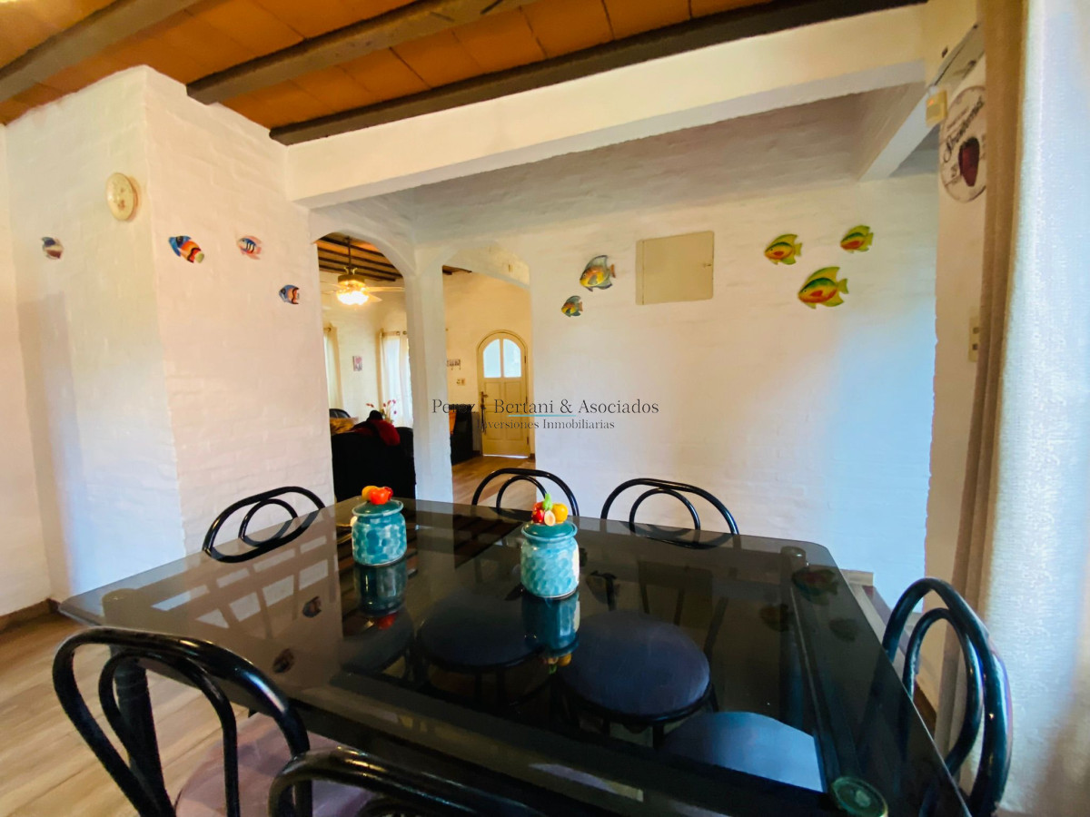 Casa ID.903 - Alquiler en Tio Tom Tres Dormitorios A una Cuadra del Mar