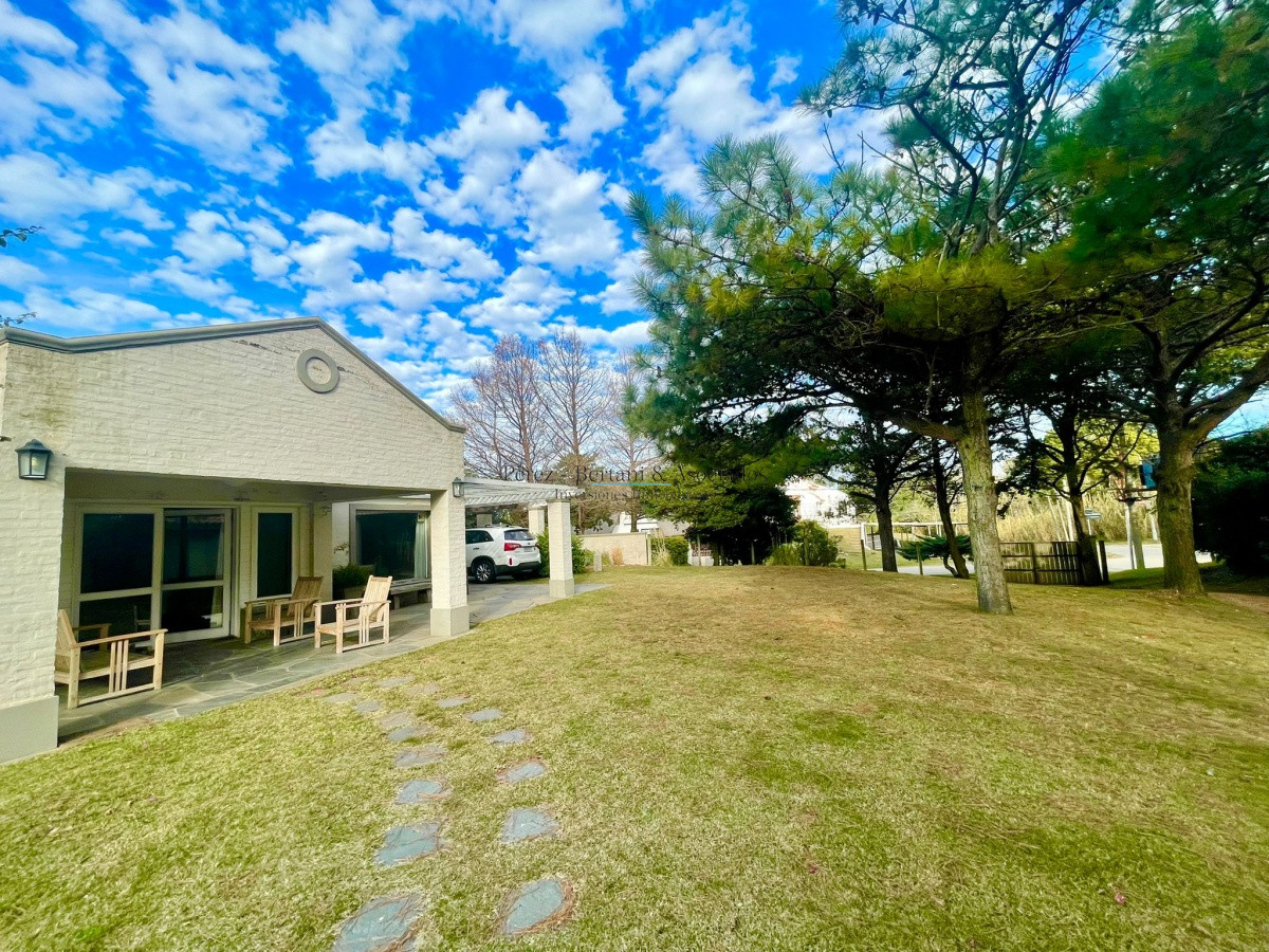 Casa ID.118 - Casa de tres dormitorios en venta, Punta del Este