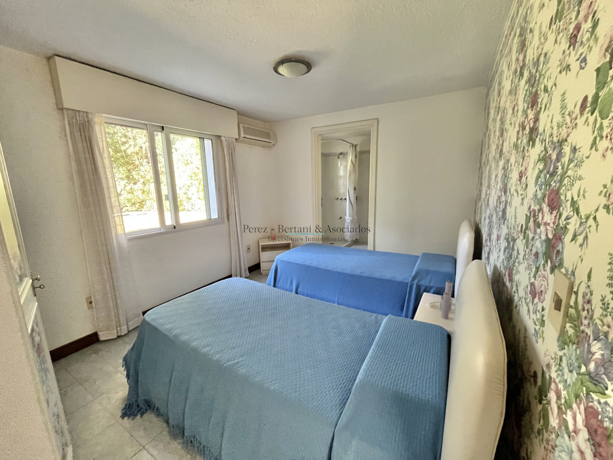 Casa ID.111 - Casa en Venta Cuatro Dormitorios en Cantegril, Punta Del Este 