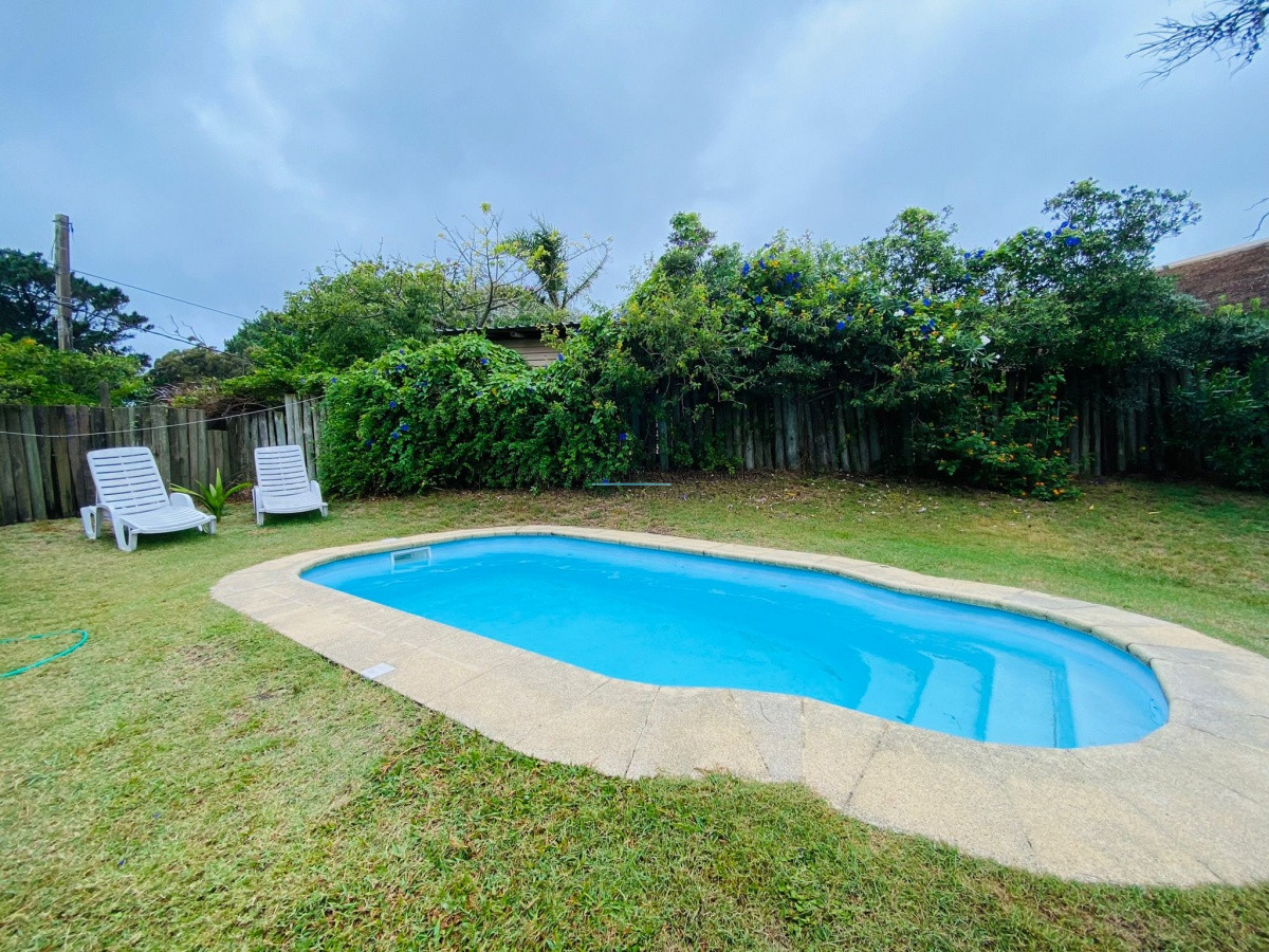 Casa ID.903 - Alquiler en Tio Tom Tres Dormitorios A una Cuadra del Mar