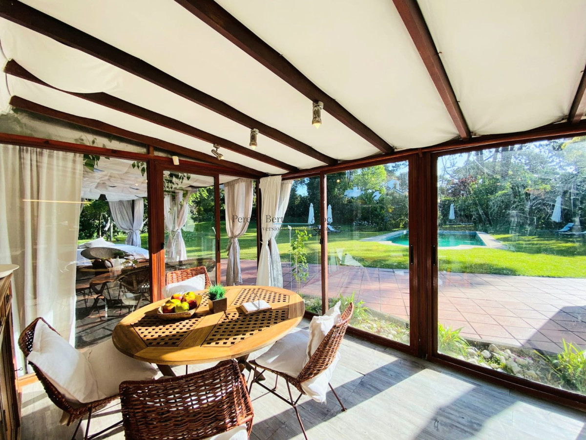 Casa ID.107 - Casa de cuatro dormitorios y piscina en Punta del Este en Venta.