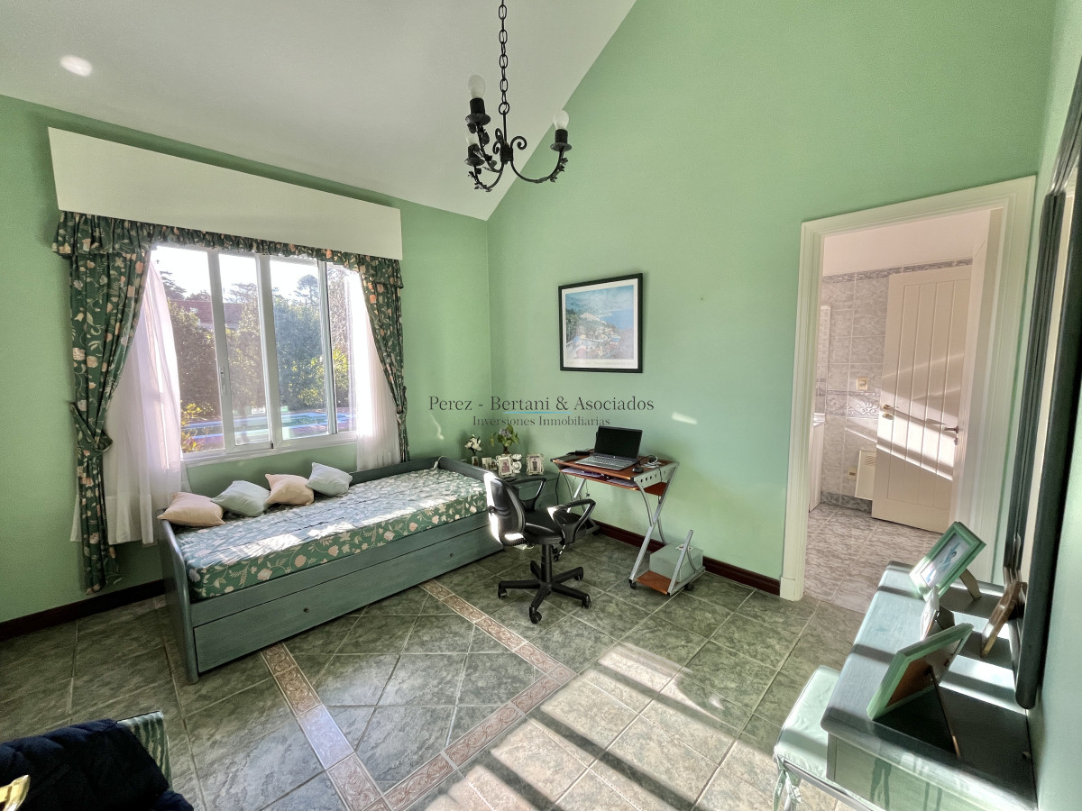 Casa ID.111 - Casa en Venta Cuatro Dormitorios en Cantegril, Punta Del Este 