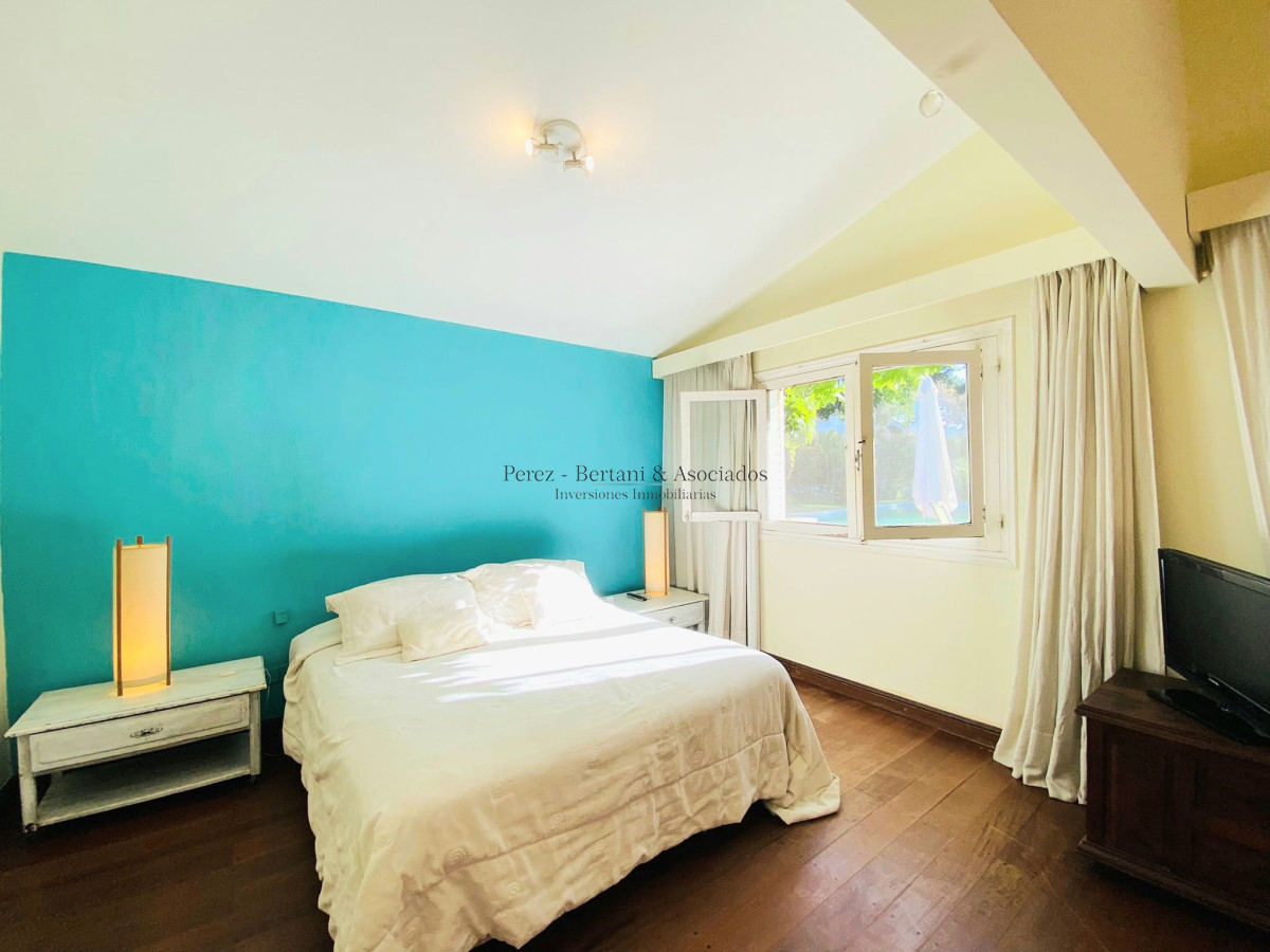 Casa ID.107 - Casa de cuatro dormitorios y piscina en Punta del Este en Venta.