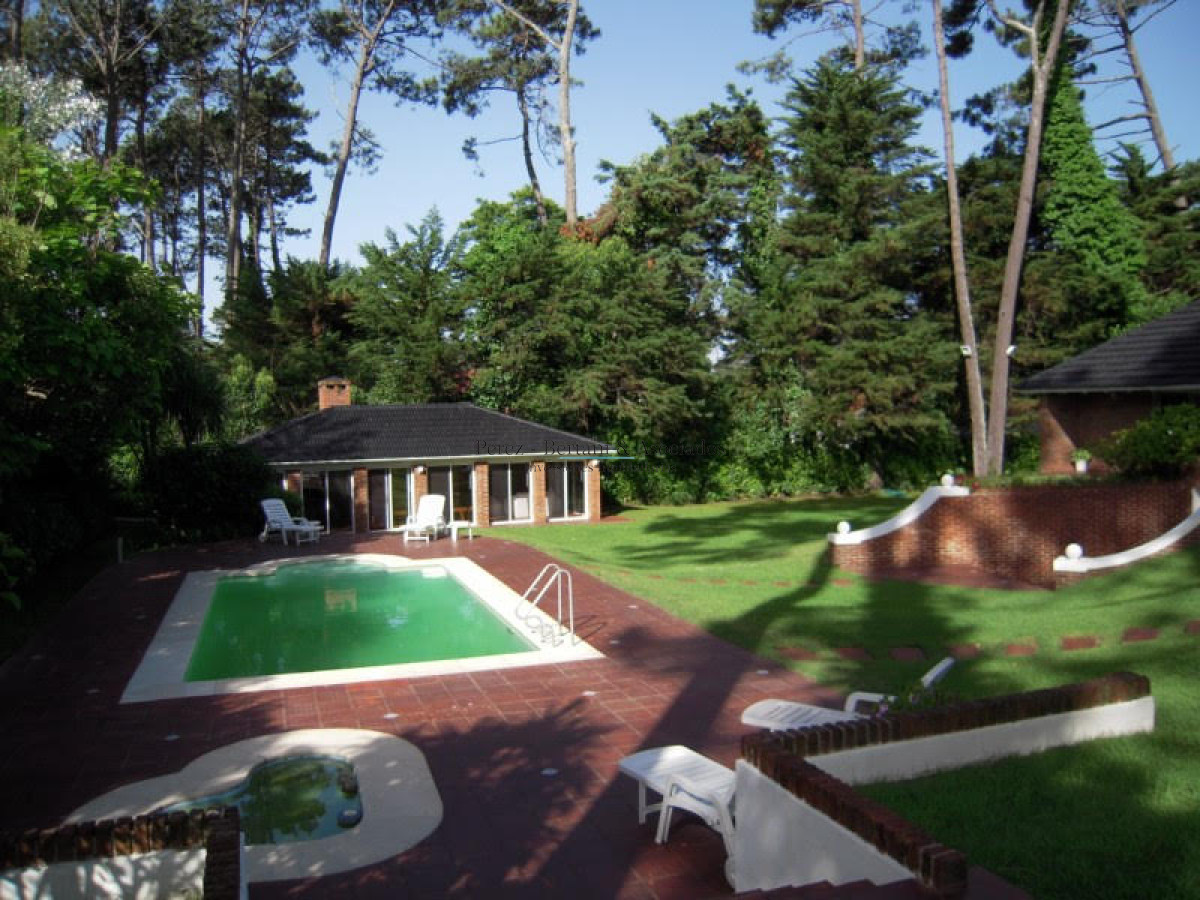 Casa ID.111 - Casa en Venta Cuatro Dormitorios en Cantegril, Punta Del Este 