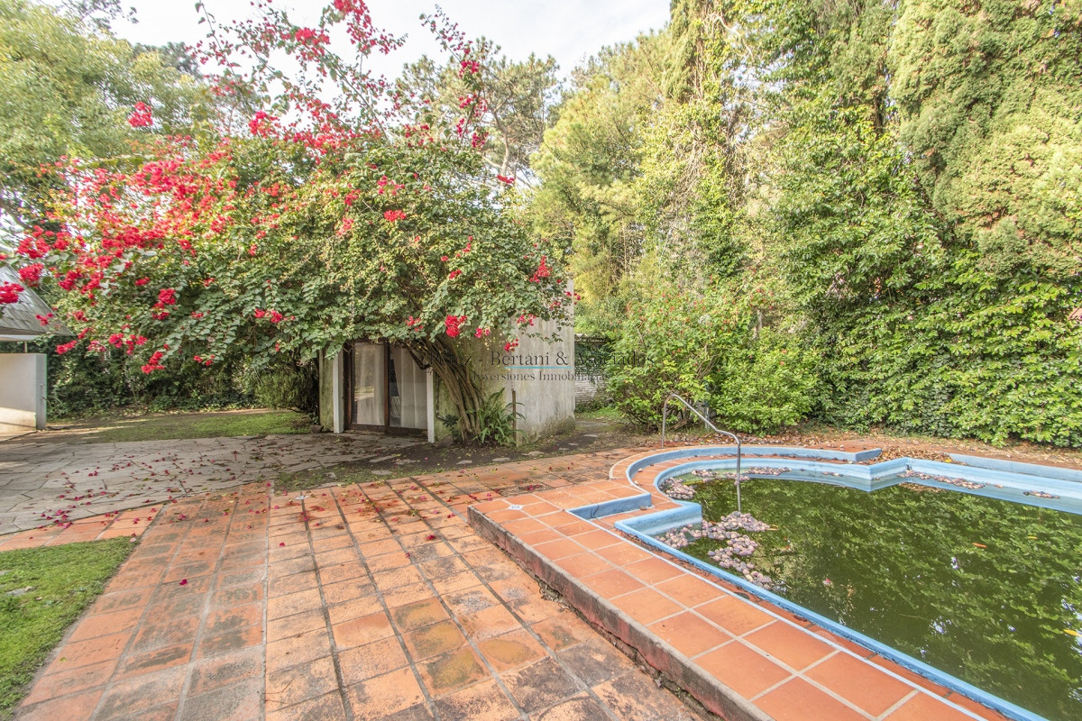 Casa ID.110 - Muy buena propiedad en Venta 5 dorm., 5 baños, Playa Mansa