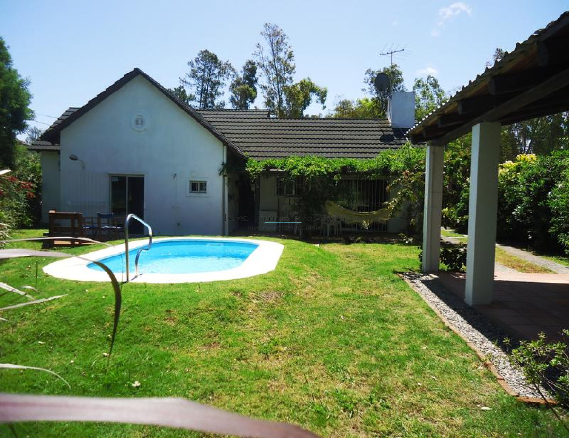 Casa ID.454 - Casa en La Barra Tres Dormitorios con Piscina en Venta