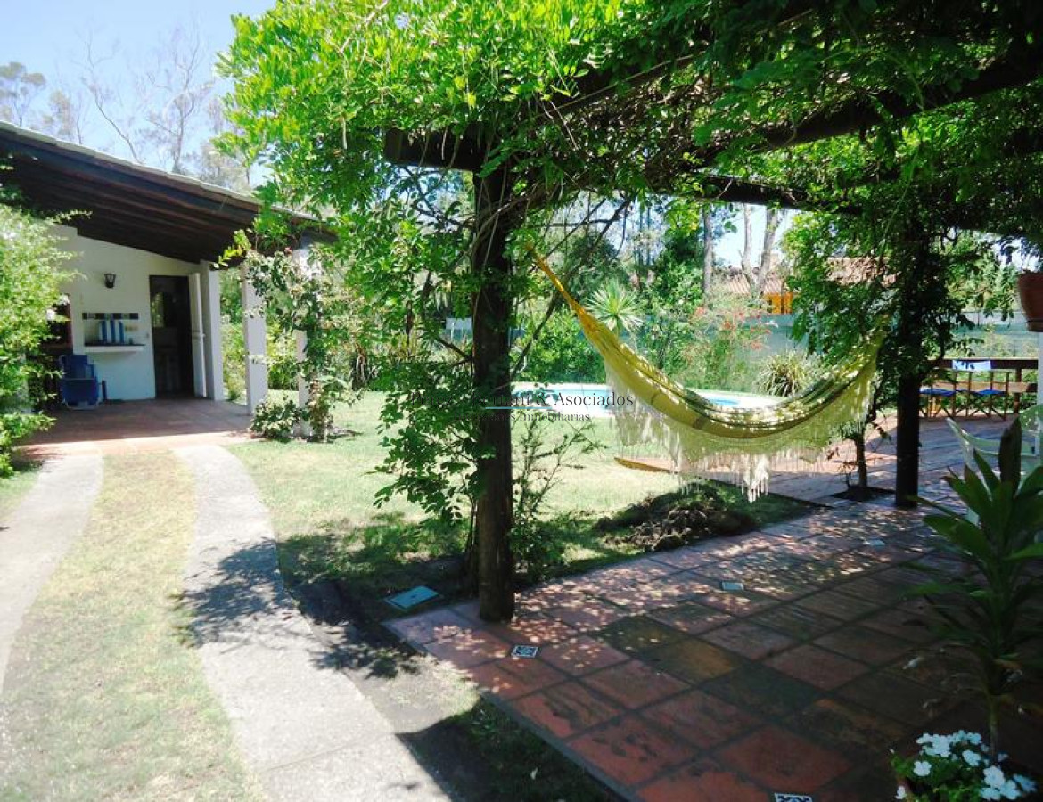 Casa ID.454 - Casa en La Barra Tres Dormitorios con Piscina en Venta