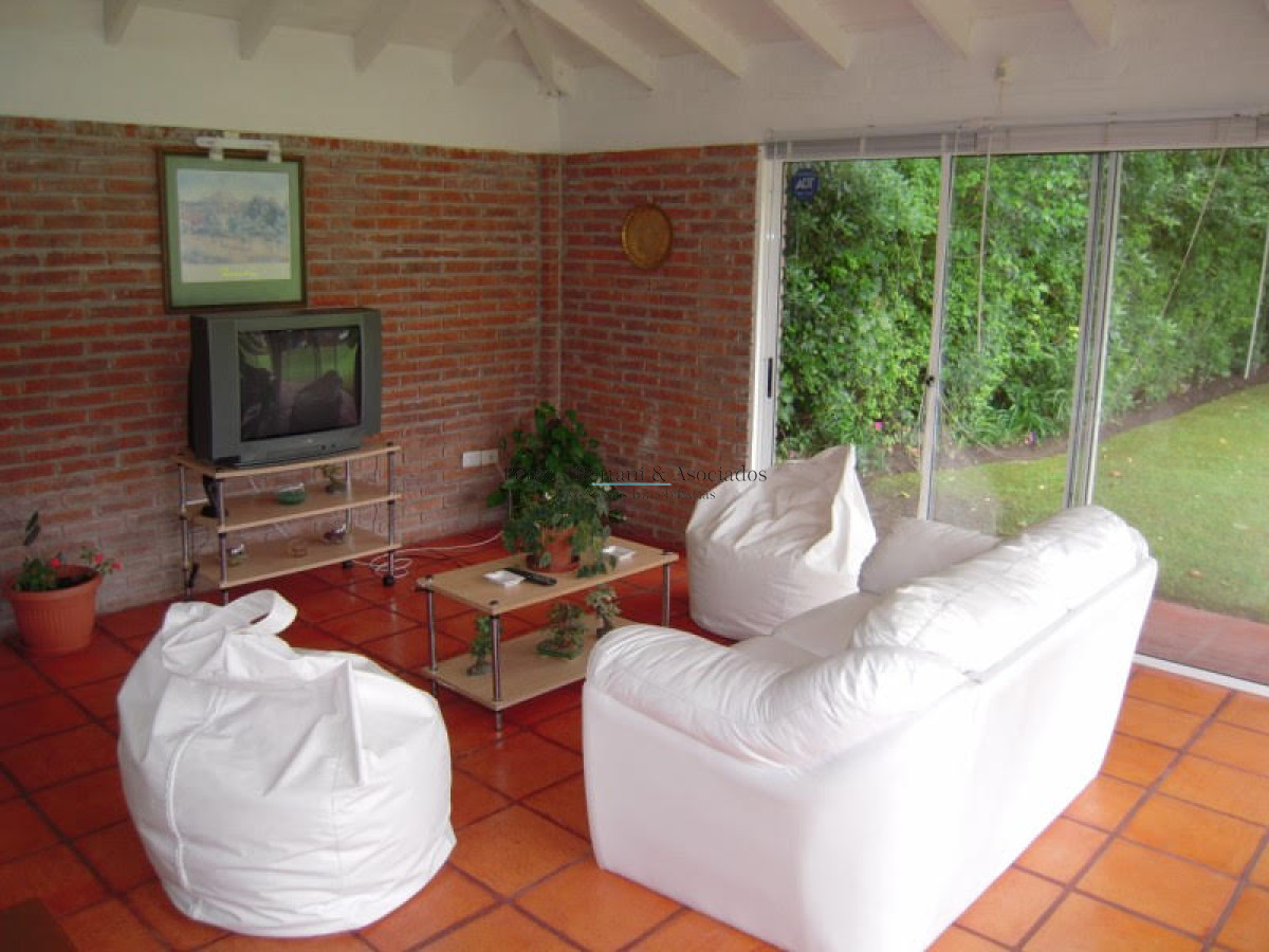 Casa ID.111 - Casa en Venta Cuatro Dormitorios en Cantegril, Punta Del Este 