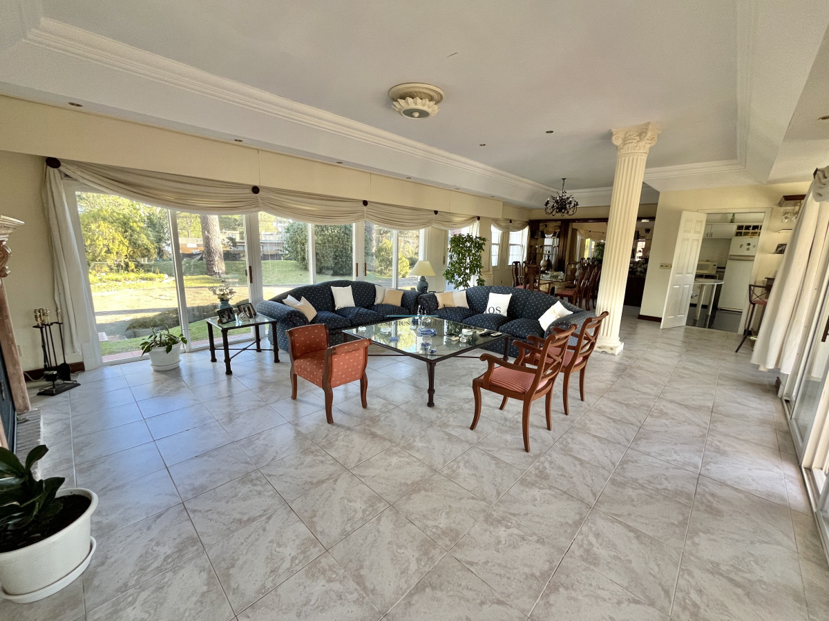 Casa ID.111 - Casa en Venta Cuatro Dormitorios en Cantegril, Punta Del Este 