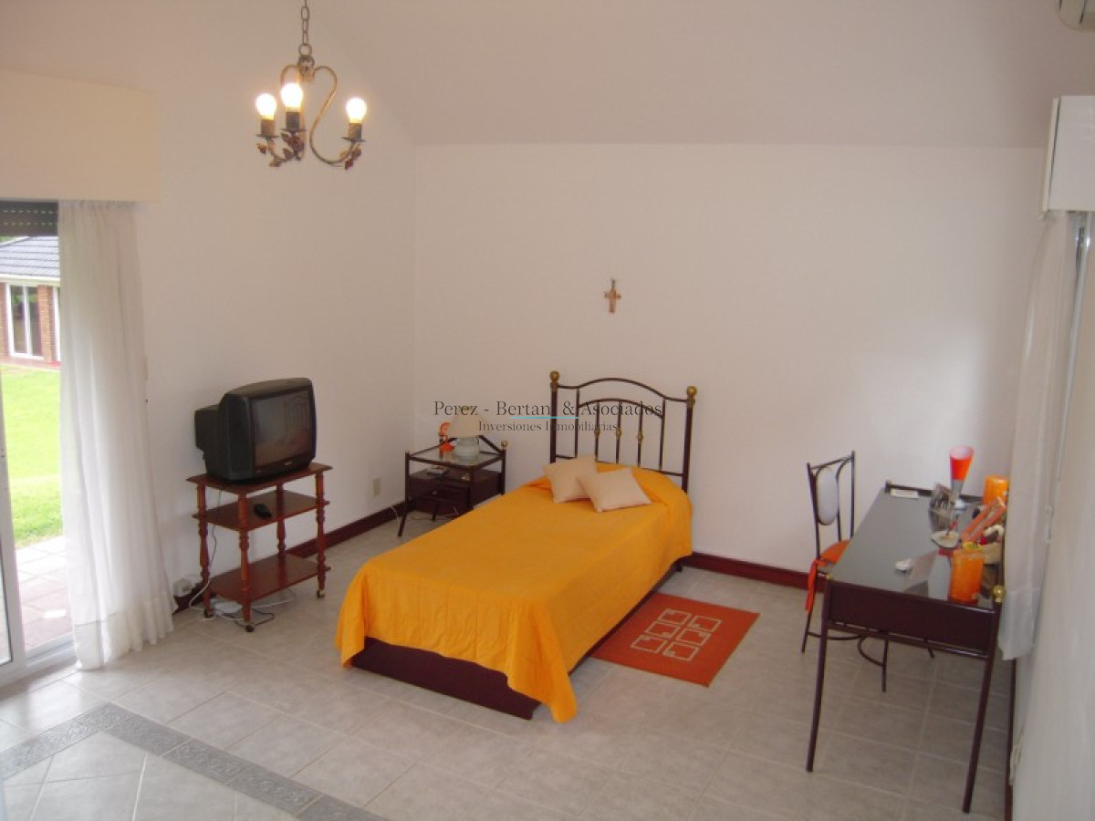Casa ID.111 - Casa en Venta Cuatro Dormitorios en Cantegril, Punta Del Este 