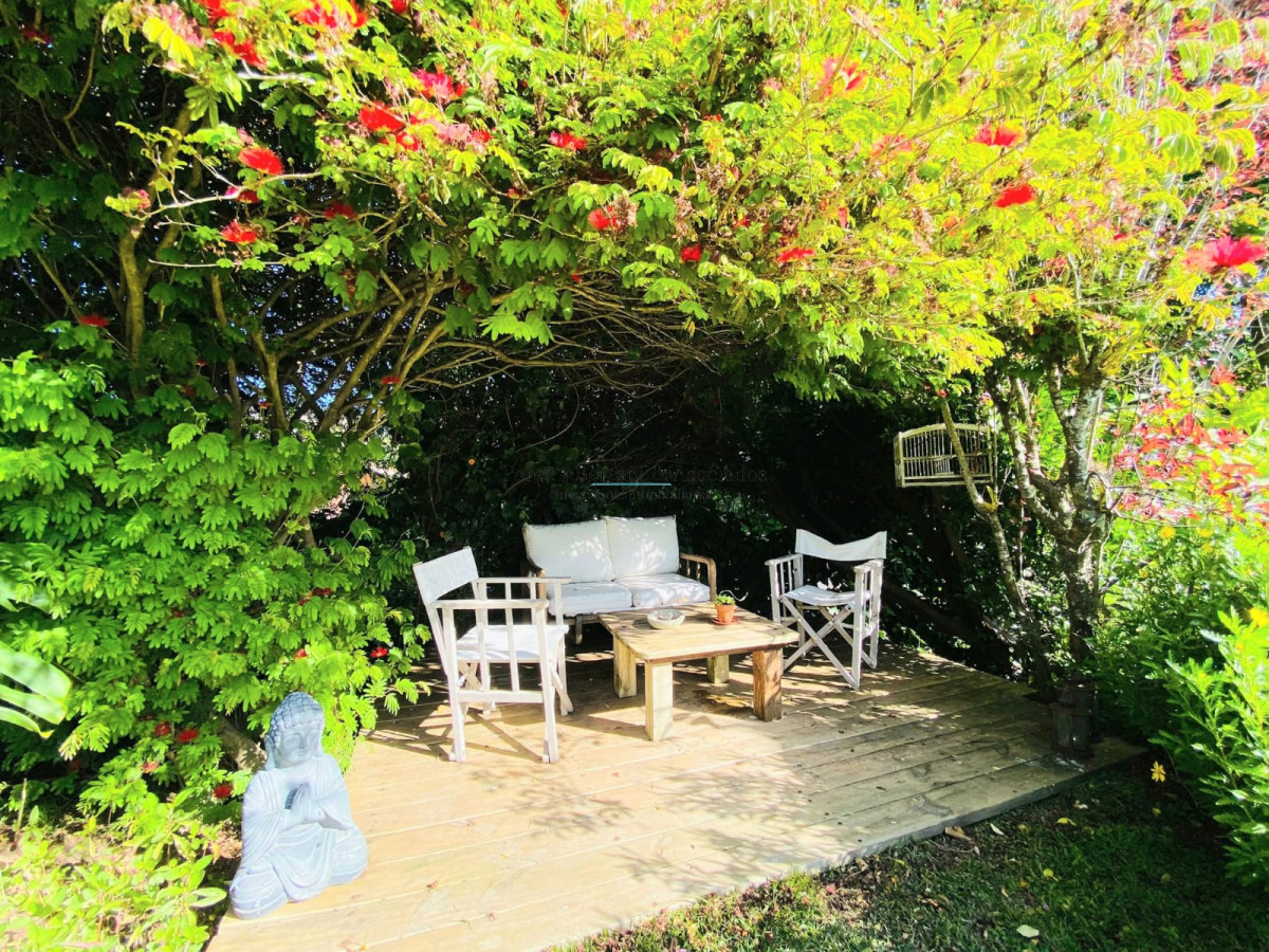 Casa ID.107 - Casa de cuatro dormitorios y piscina en Punta del Este en Venta.